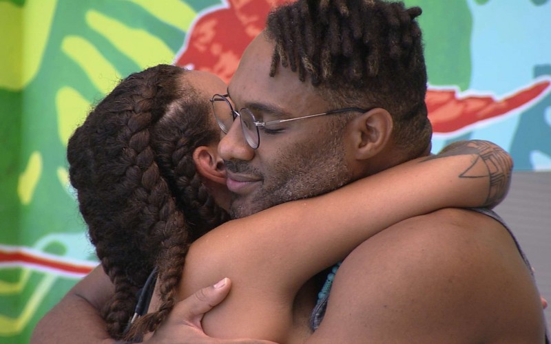 Domitila Barros cai no choro em conversa com Fred Nicácio no BBB 23