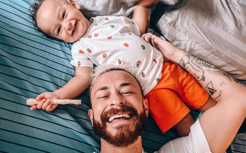 Filho de Fred reagindo ao pai cantando para ele no BBB 23 é a coisa mais fofa que você vai ver hoje