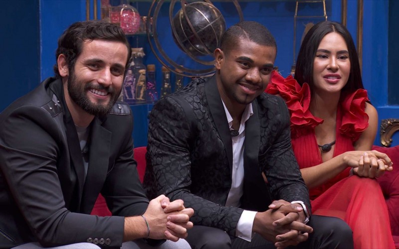 Finalistas do BBB 24 se emocionam com torcida em suas cidades