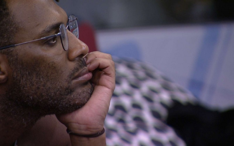 Fred Nicácio observa brother e diz: 