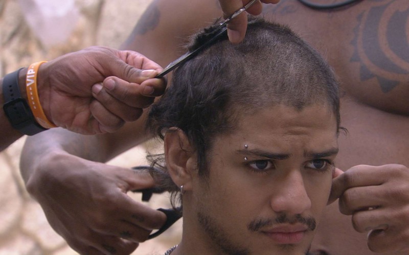 Gabriel Santana muda novamente o visual