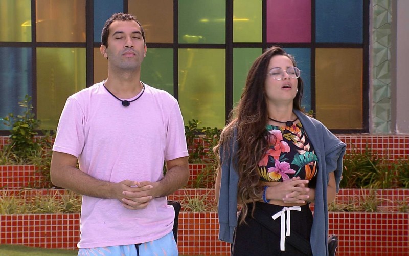 Juliette e Gilberto do BBB21 fazem oração juntos