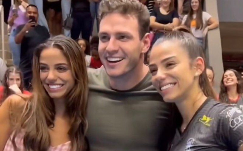 Key Alves finalmente reencontra irmã gêmea