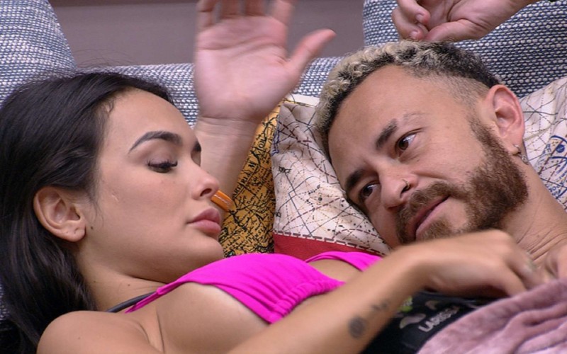 Larissa confessa tentativa de aproximação com sister