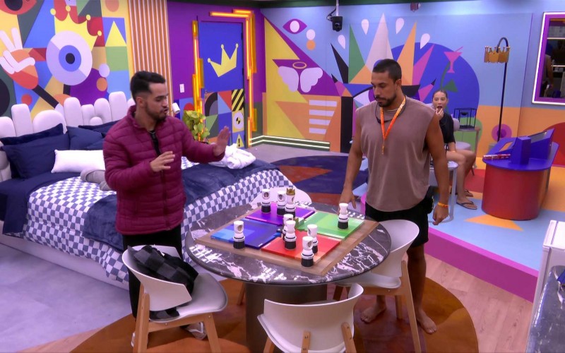 Líder no BBB 25, Maike avalia alvos: 