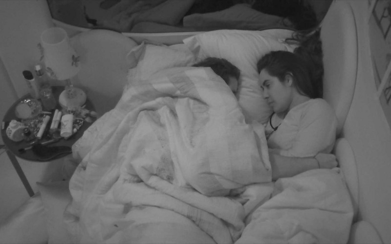 Matteus comenta com Isabelle sobre desejo de ser pai