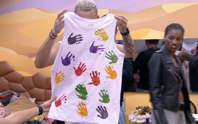 No BBB 23, Fred mostra camisa feita pelo filho