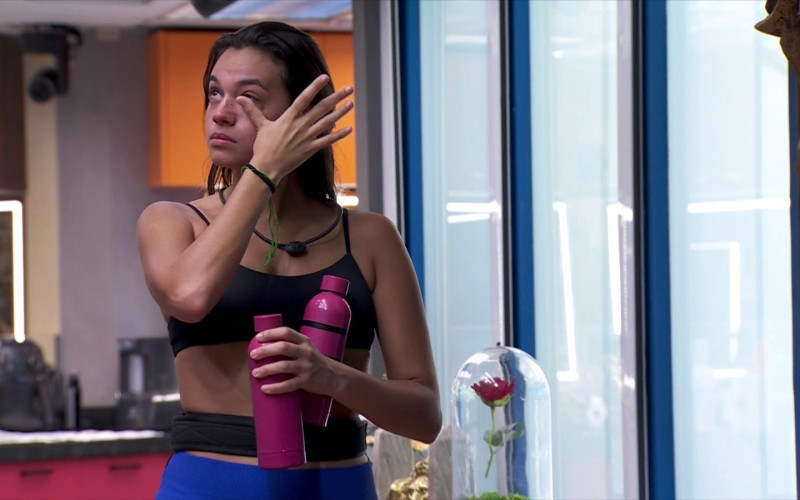 No BBB 24, Alane chora e fala sozinha: 