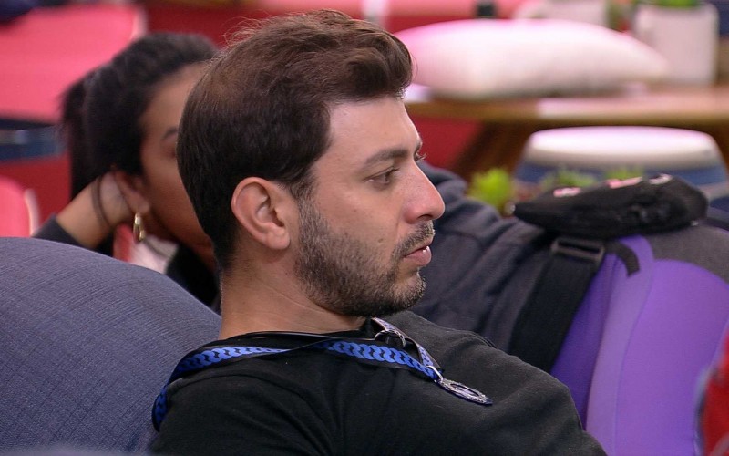 No BBB21, Caio comenta com brothers sobre atendimento médico