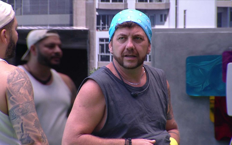 No jardim do BBB 25, Edilberto torce: 