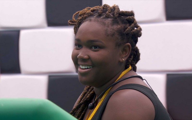 Raquele usa a Central do Líder para ativar o Toque do Monstro