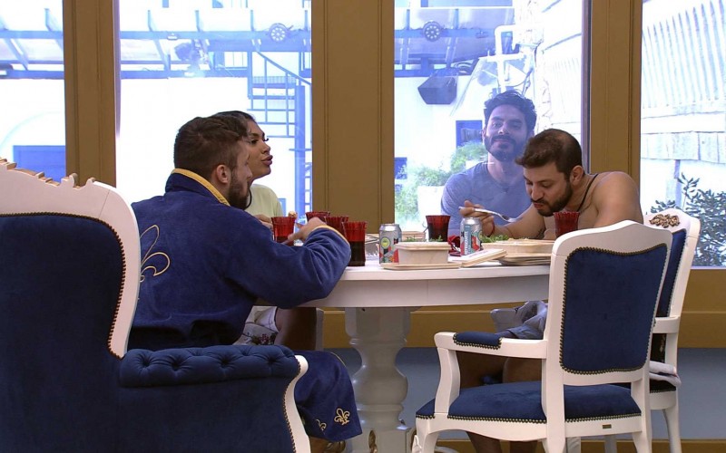 Rodolffo observa Almoço do Líder no BBB21