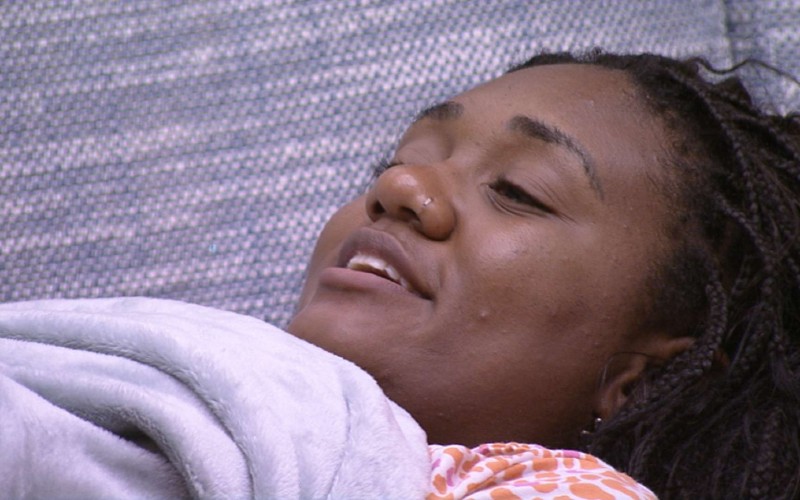 Sarah Aline festeja primeira vez no VIP: 