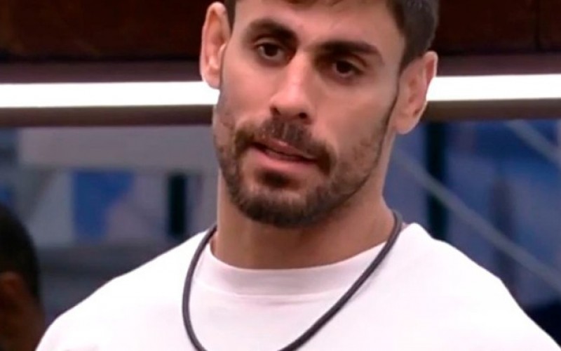 Sister provoca Cara de Sapato em mensagem anônima: 