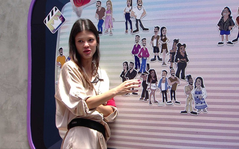 Vitória Strada usa painel da academia e define voto no BBB 25
