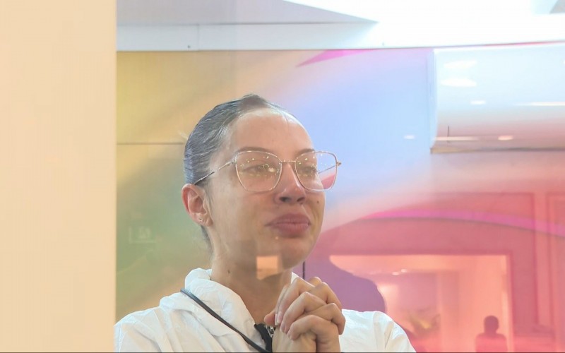 Vitrine do Seu Fifi: Renata chora ao ver mãe de Eva