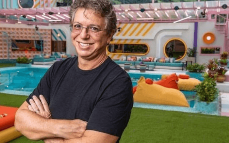 Boninho muda data para entrar no BBB 22 e dá spoiler de figurino que vai usar: "O globolinha terá um função"