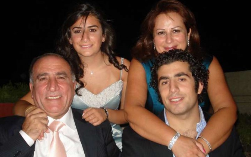 Kaysar consegue trazer a família para o Brasil e comemora