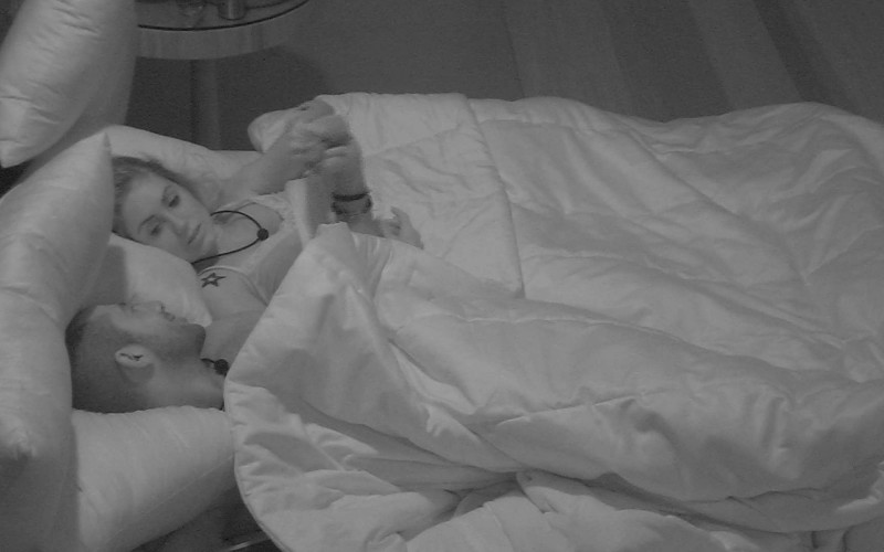 Kaysar deseja boa noite a Jéssica e agradece: 