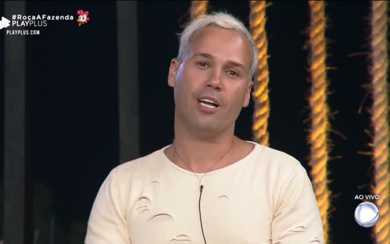 Na Roça, Viny ironiza e critica comportamento de Thayse no jogo