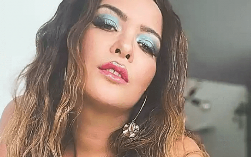 Geisy Arruda exibe bumbum com fio-dental no limite