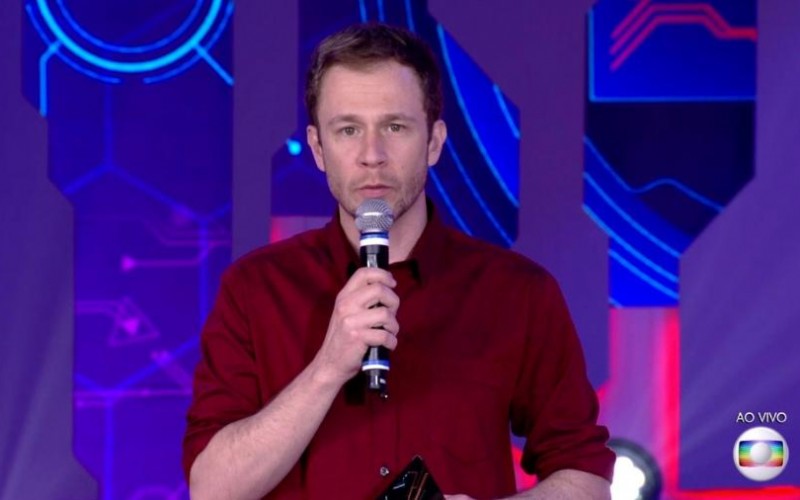 Tiago Leifert confirma promessa de Jaqueline para Mahmoud 