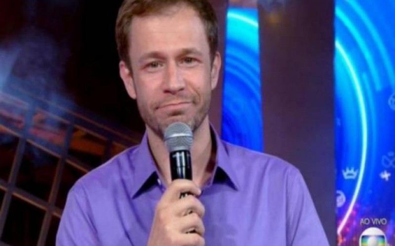 Tiago Leifert rebate jornalista após receber crítica